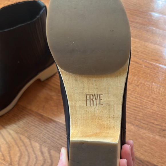NWOT Frye Odessa Chelsea Boots - Picture 6 of 10